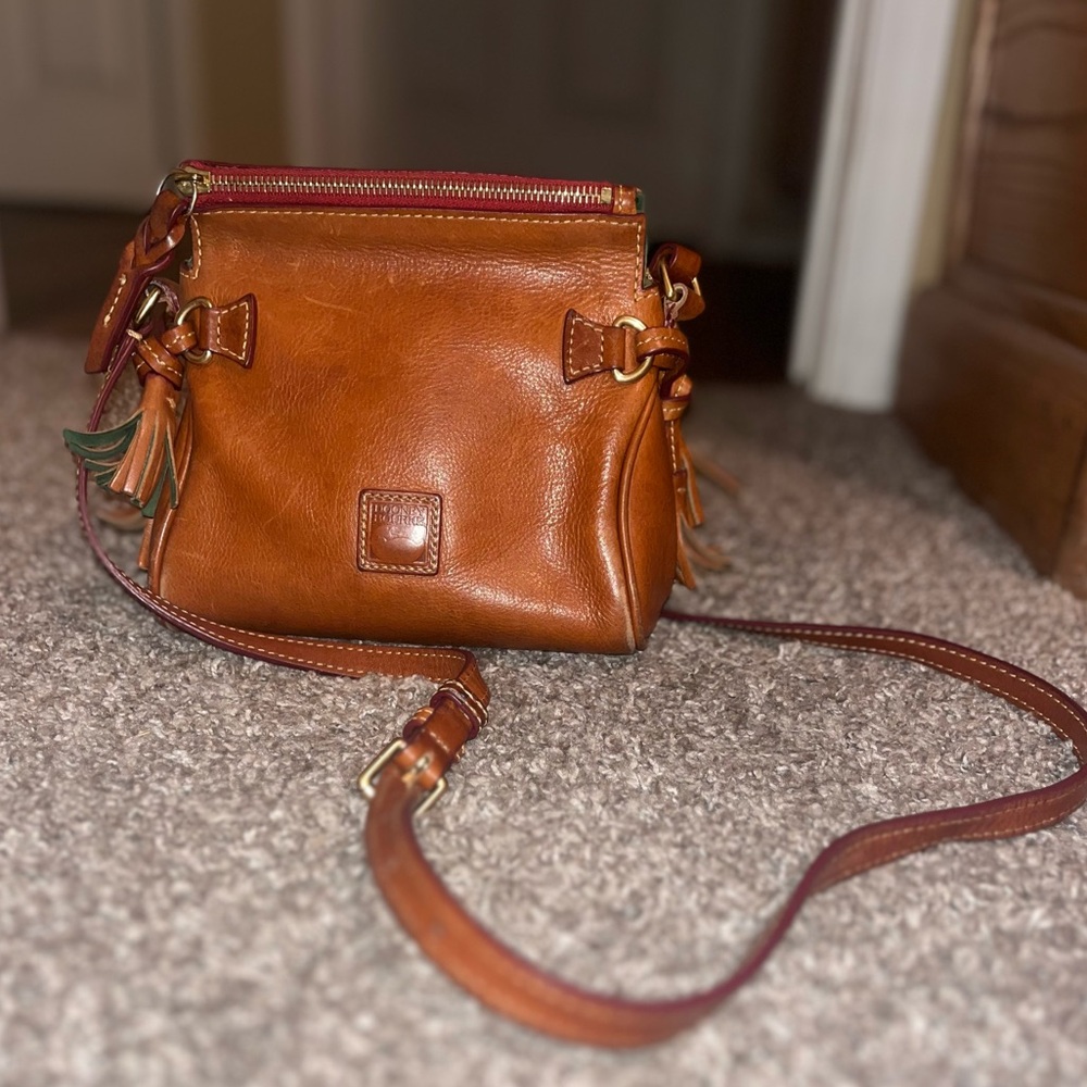 GREAT CONDITION RARE DOONEY AND BOURKE FLORENTINE LEATHER VINTAGE CROSSBODY
